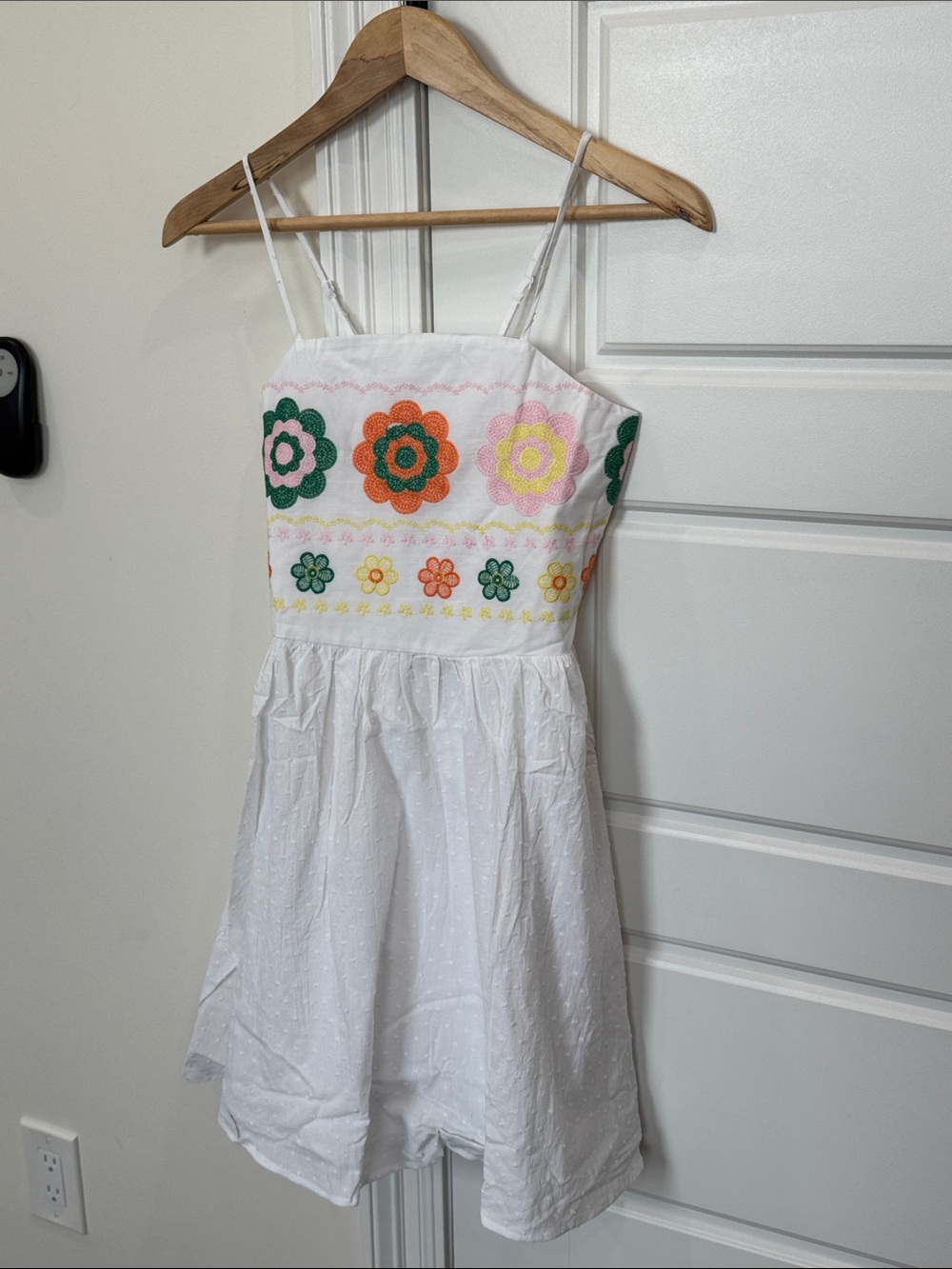NEW Lilt Girl’s White Embroidered Flowers Dress Criss Cross Back Straps, sz 14